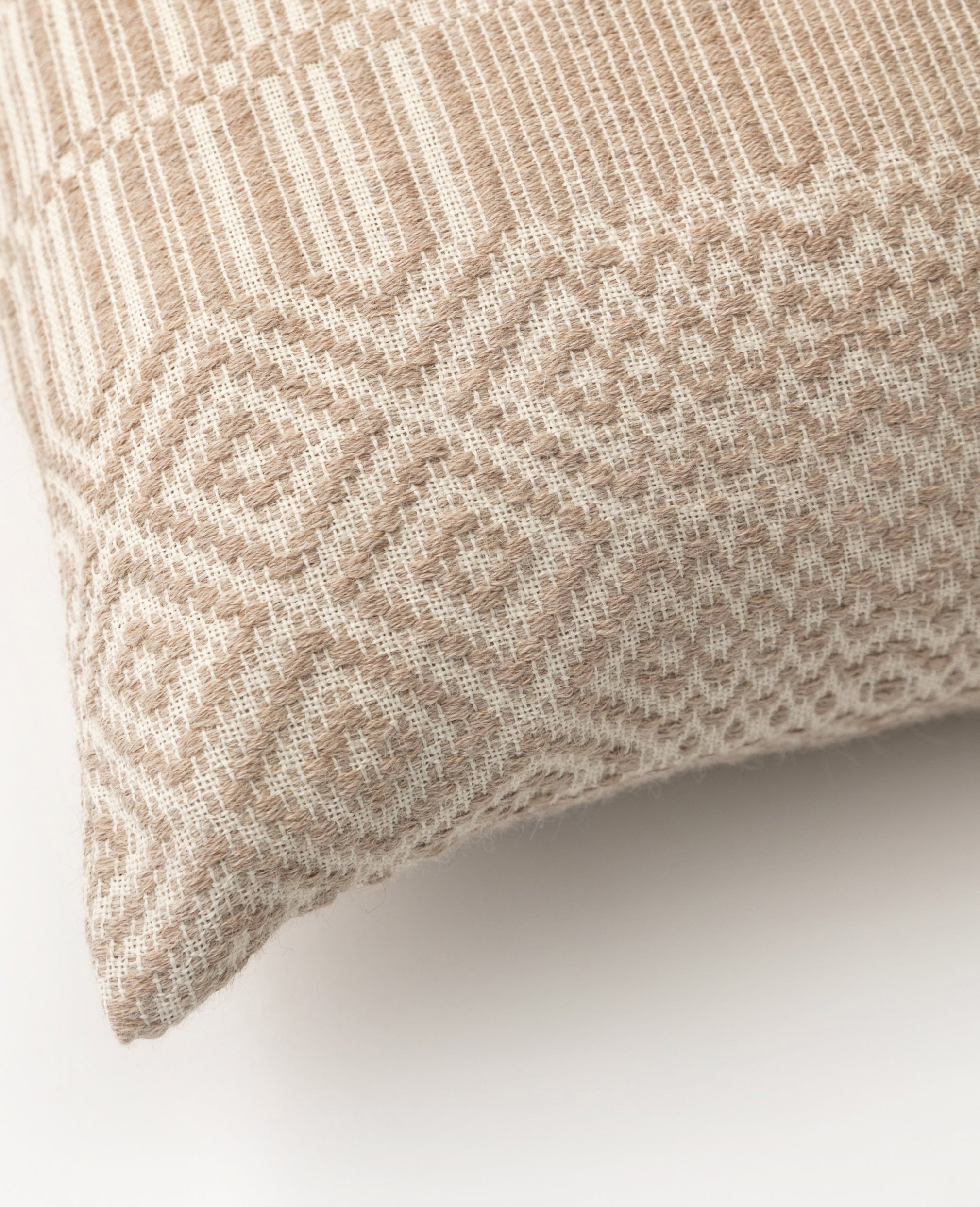 Havn overshot cushion detail